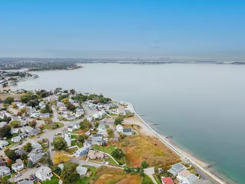 17 Seagull Rd, Quincy, MA 02169