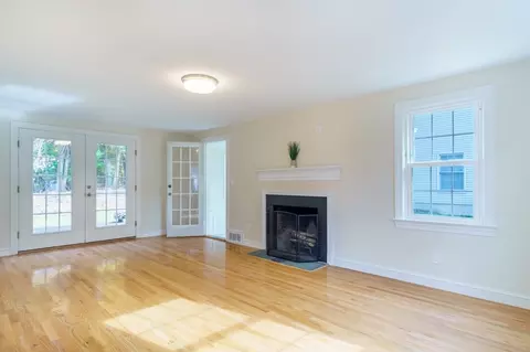 90 Hartwick St, Springfield, MA 01108 photo 4