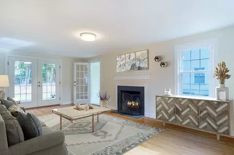 90 Hartwick St, Springfield, MA 01108 photo 3