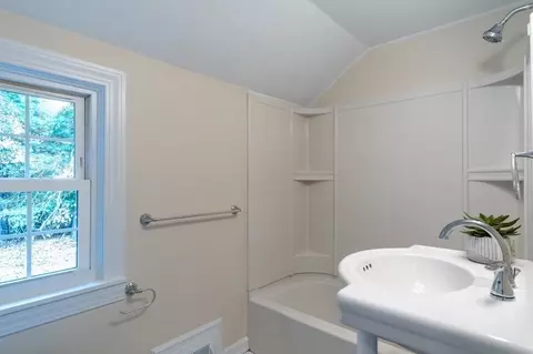 90 Hartwick St, Springfield, MA 01108 photo 15