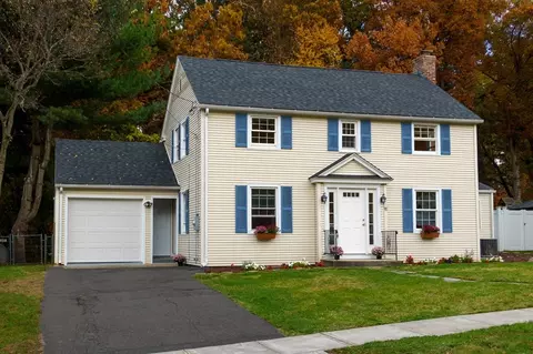 90 Hartwick St, Springfield, MA 01108