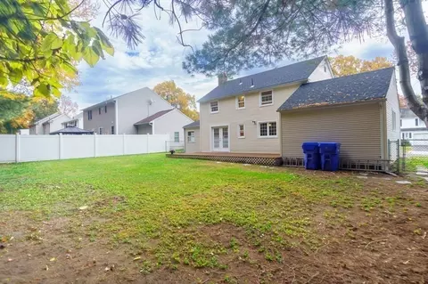 90 Hartwick St, Springfield, MA 01108 photo 25