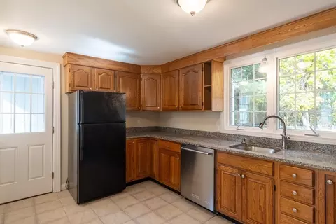 90 Hartwick St, Springfield, MA 01108 photo 10
