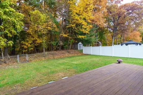 90 Hartwick St, Springfield, MA 01108 photo 28