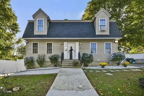 44 Catalpa Cir, Worcester, MA 01603