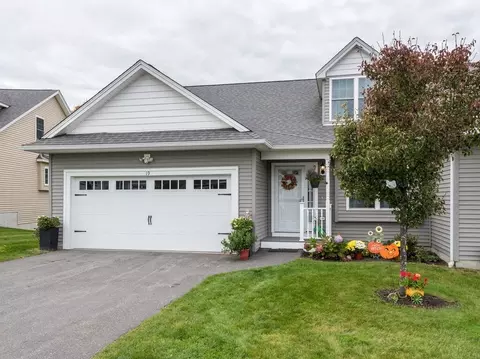 19 Stratford Village Dr #19, Millbury, MA 01527