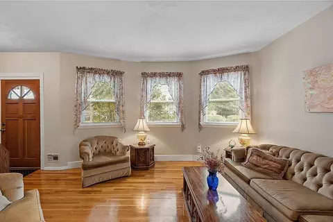 16 Clive St, Worcester, MA 01603 photo 6