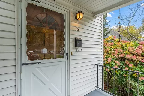 16 Clive St, Worcester, MA 01603 photo 4