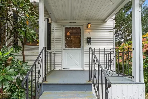 16 Clive St, Worcester, MA 01603 photo 3