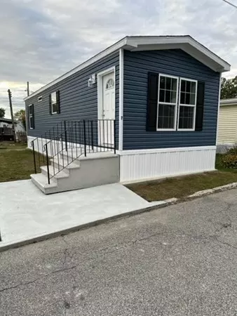 548 Kenyon Ave #7, Attleboro, MA 02703