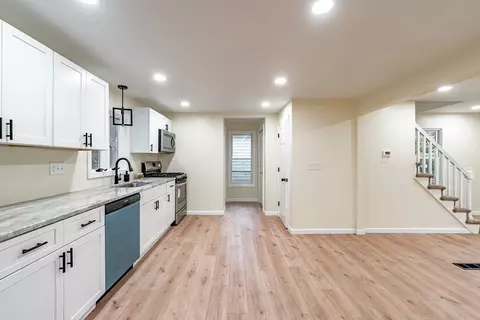 184 Abbott St, Springfield, MA 01118 photo 13