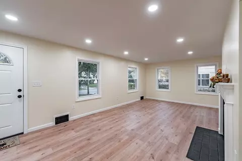 184 Abbott St, Springfield, MA 01118 photo 10