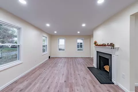 184 Abbott St, Springfield, MA 01118 photo 9