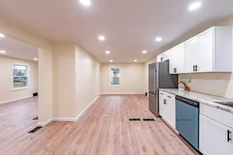 184 Abbott St, Springfield, MA 01118 photo 15