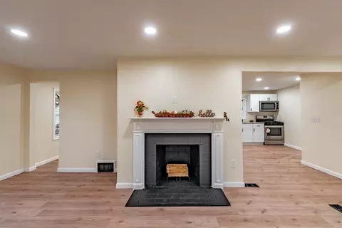 184 Abbott St, Springfield, MA 01118 photo 11