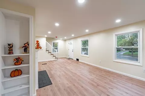 184 Abbott St, Springfield, MA 01118 photo 12