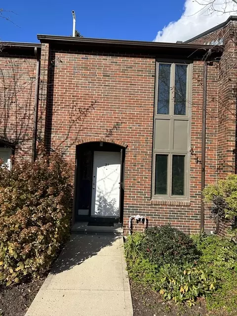 21 Webster Ct #21, Amherst, MA 01002