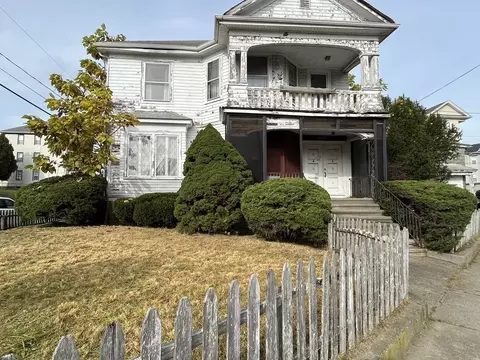 943 County St, Fall River, MA 02723 photo 3