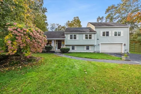 284 Copley Dr, Taunton, MA 02780