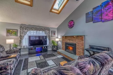 583 Wood St, Fall River, MA 02721 photo 8