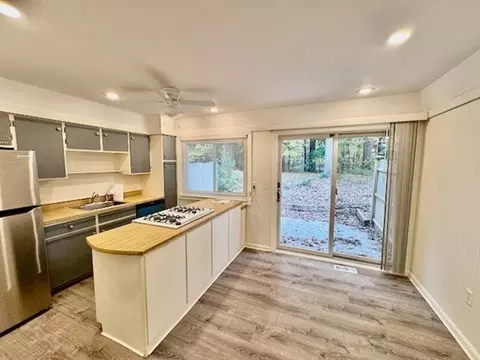 1085 Dickinson St #1085, Springfield, MA 01108 photo 2