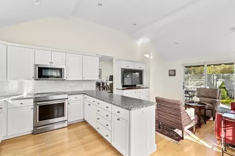 50 Floret Cir #50, Hingham, MA 02043