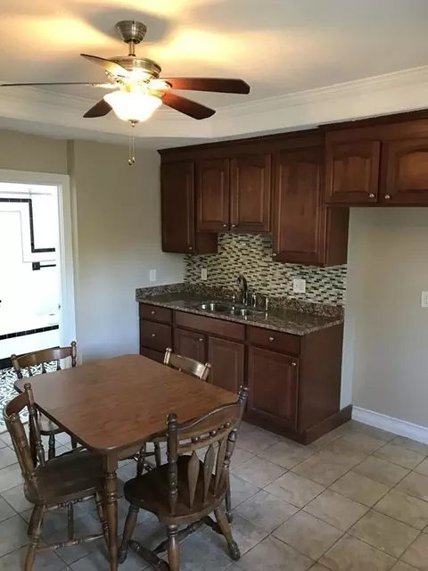 50 Winthrop St, Springfield, MA 01105 photo 5