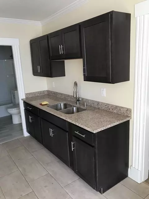 50 Winthrop St, Springfield, MA 01105 photo 9