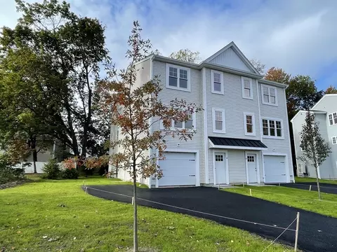 63 Castine St, Worcester, MA 01606