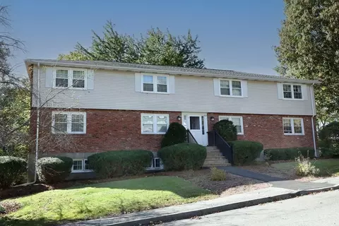 1 Zabriskie Dr #E, Newburyport, MA 01950