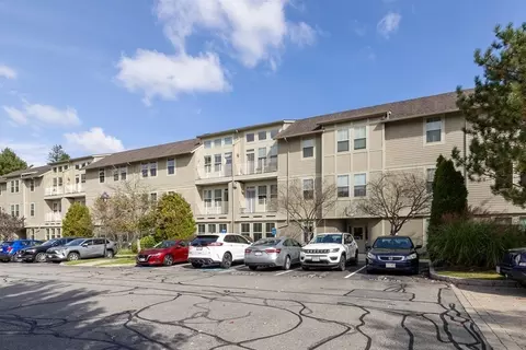 1 Harvest Dr #109, North Andover, MA 01845