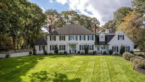 14 Farrington Ln, Hamilton, MA 01982