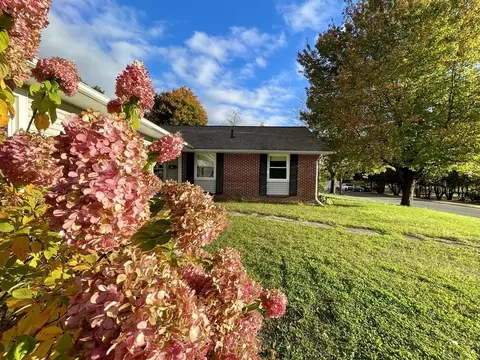 1 Linda Ln, Montague, MA 01376