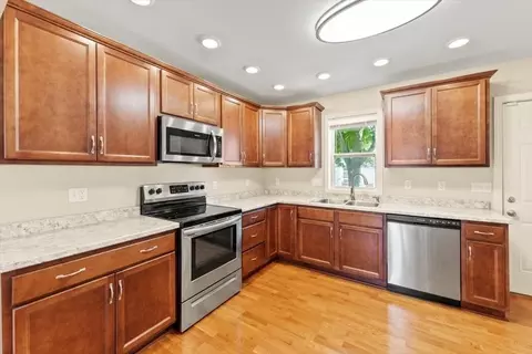 39 Milton St, Springfield, MA 01151 photo 12