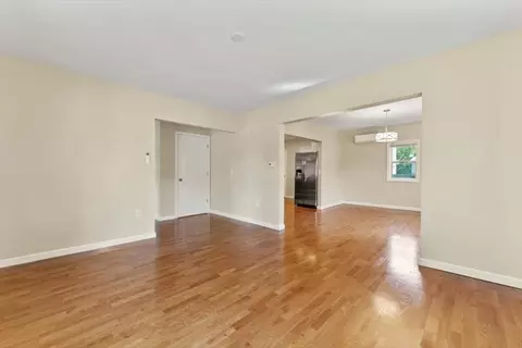 39 Milton St, Springfield, MA 01151 photo 9