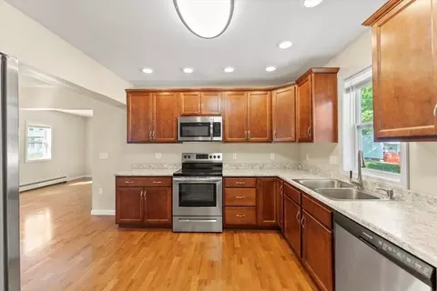 39 Milton St, Springfield, MA 01151 photo 11