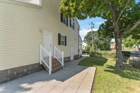 39 Milton St, Springfield, MA 01151 photo 4
