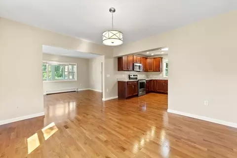 39 Milton St, Springfield, MA 01151 photo 6