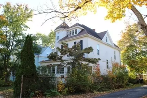 3 Williams St, Holyoke, MA 01040