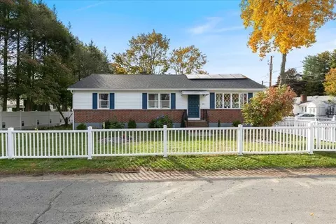 1 Gaywood Cir, Methuen, MA 01844