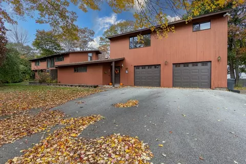 27 Aldrich St, Webster, MA 01570