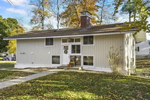 52 Stephens Rd, Leominster, MA 01453