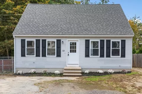 13 Gilbert St, Dracut, MA 01826
