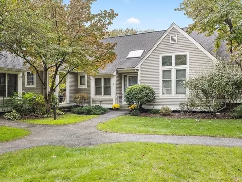 19 Brewster Ln #19, Acton, MA 01720