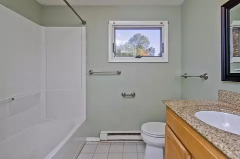 183 Peekskill Ave, Springfield, MA 01118 photo 9