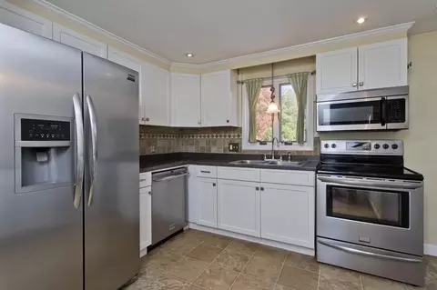 183 Peekskill Ave, Springfield, MA 01118 photo 5