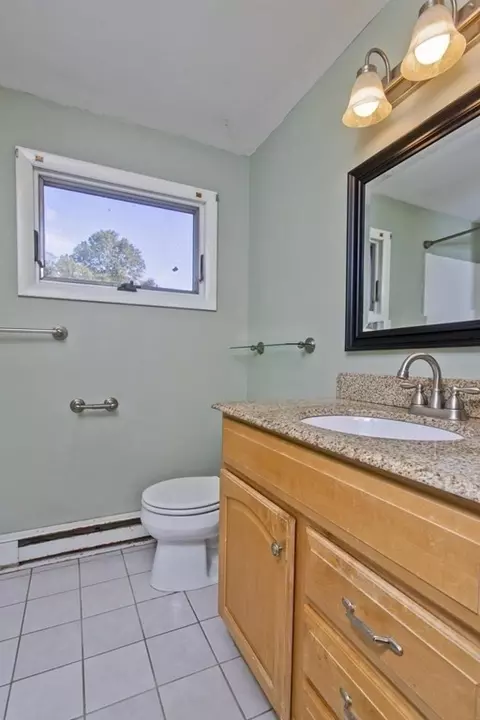 183 Peekskill Ave, Springfield, MA 01118 photo 8