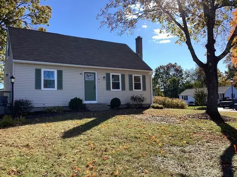 1 Droy Cir, Easthampton, MA 01027 photo 2