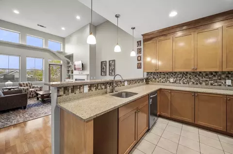 4 Harvest Dr #306, North Andover, MA 01845