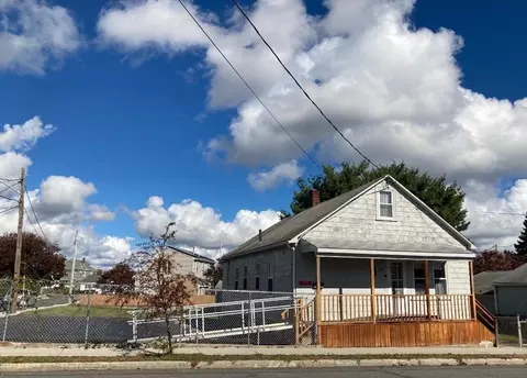 12 Cove Rd, Dartmouth, MA 02748